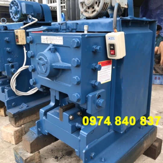 Máy Bẻ Cắt Sắt 1
