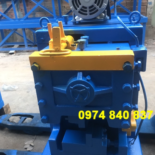 Máy Bẻ Cắt Sắt 1