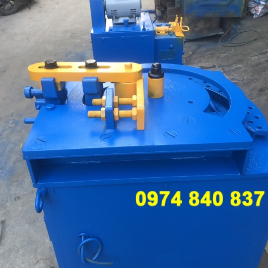 Máy Bẻ Cắt Sắt 1