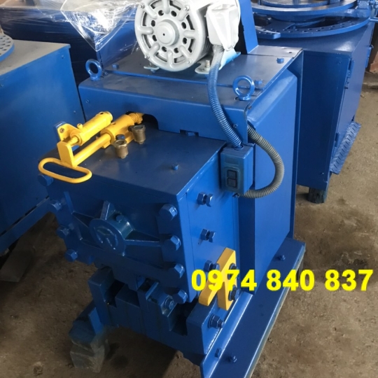 Máy Bẻ Đai Sắt 3