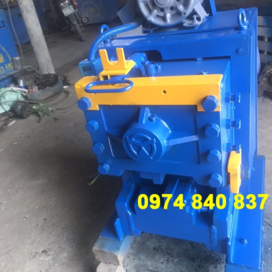 Máy Bẻ Đai Sắt 2