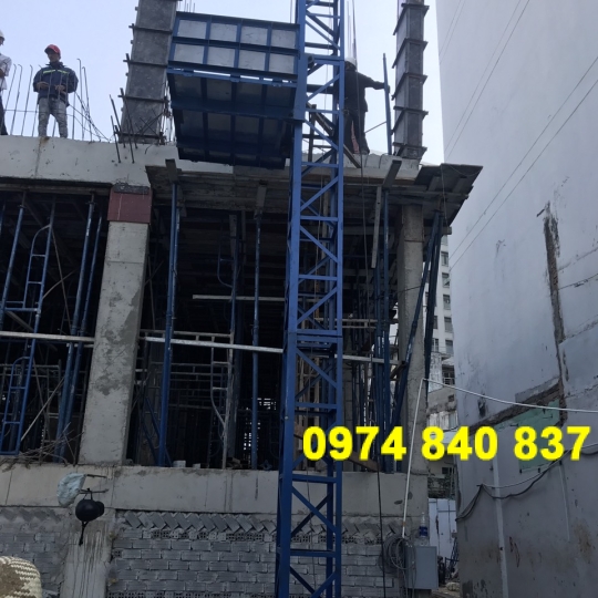 Vận Thăng Nâng Hàng 700kg cao 15m 